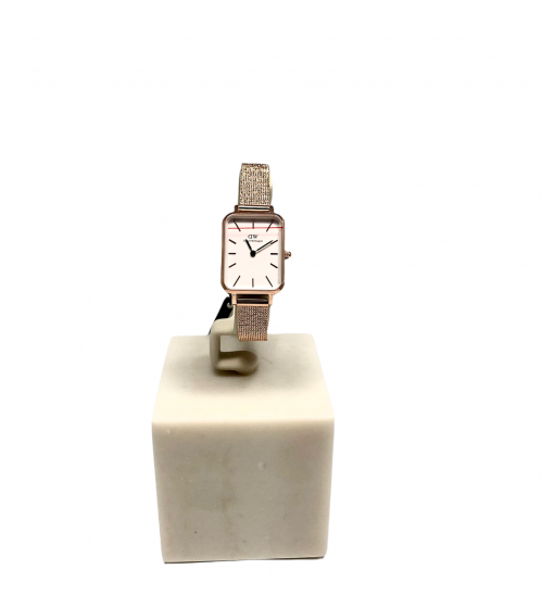 Nuovo orologio Daniel Wellington con cassa quadrata e quadrante color bianco. DW00100431 Daniel Wellington.